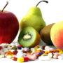 Vitamine sind in Früchte wie Apfel, Kiwi, Birne oder in Vitamintabletten zu finden